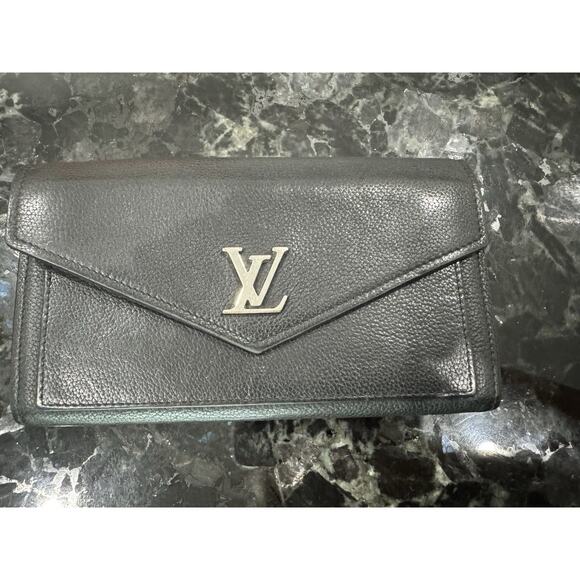Louis Vuitton Black Leather Wallet Epi Noir Porte Tresor - Picture 1 of 4